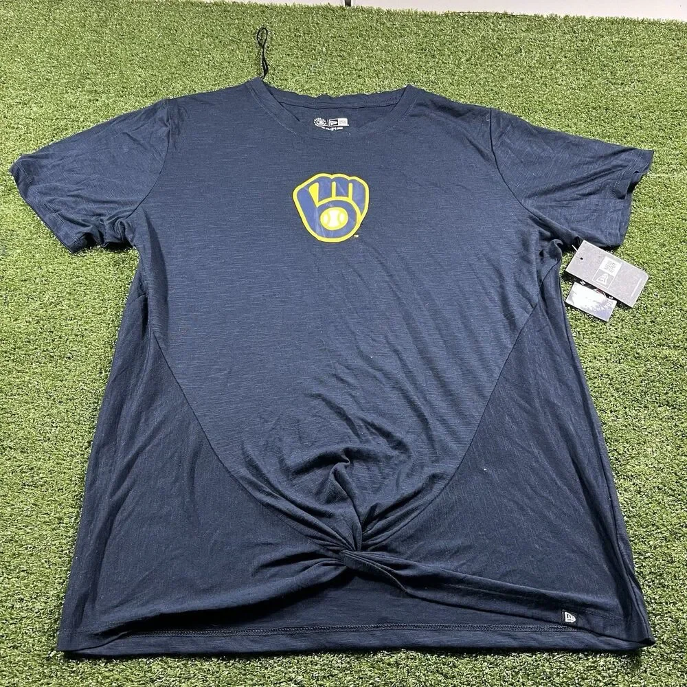 New Era Women’s Milwaukee Brewers Graphic Knot Twist Short Sleeve Shirt 1X NWT